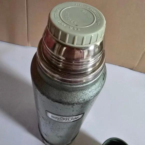 Vintage‎ Aladdin Stanley Thermos A-944C 1 Qt Vacuum Bottle #100 Cup #11 Stopper - Picture 3 of 16